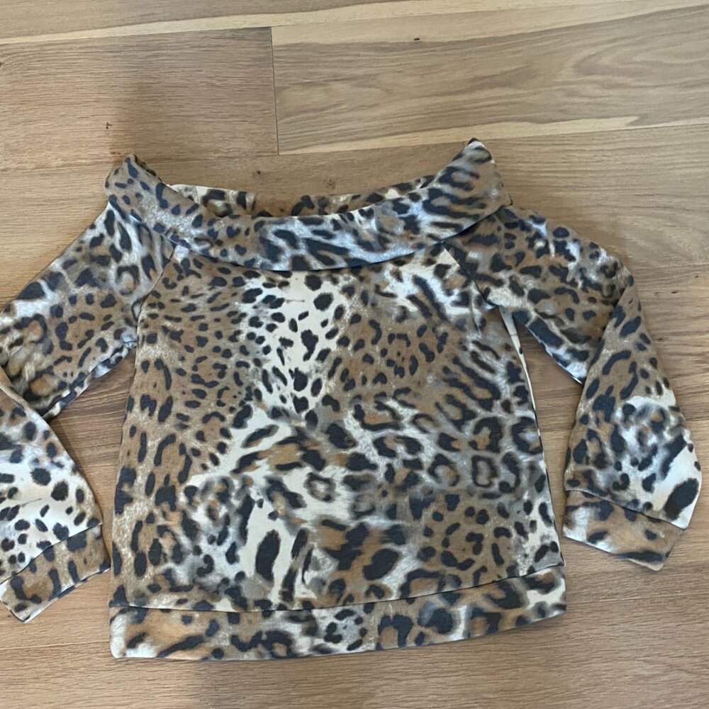 Brushed Leopard Off The Shoulder Fleece Sweatshirt Medium NWT - Picture 3 of 10